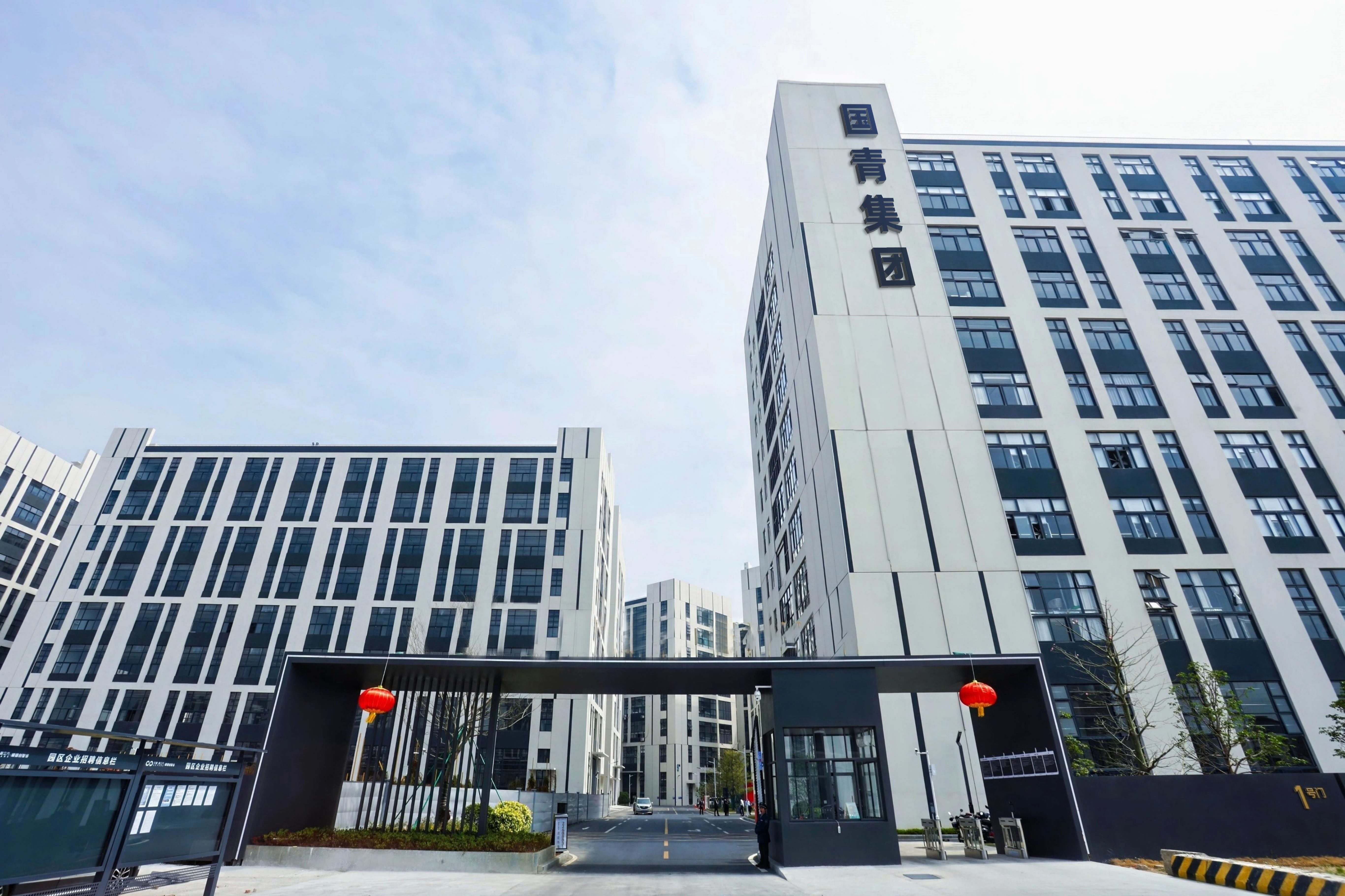 国青智能工厂全景